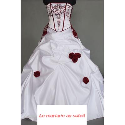 robe bordeau et blanche