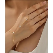 Bijou de main doré avec zircone