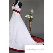 Exclusivité Internet  Robe de mariée Mérédith T 34 a 54 blanche et bordeaux avec traîne