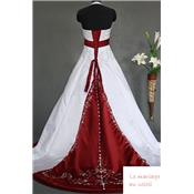 Exclusivité Internet  Robe de mariée Mérédith T 34 a 54 blanche et bordeaux avec traîne
