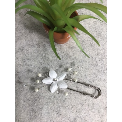 Remonte-traîne fleur pour robe de mariée fait à la main 
