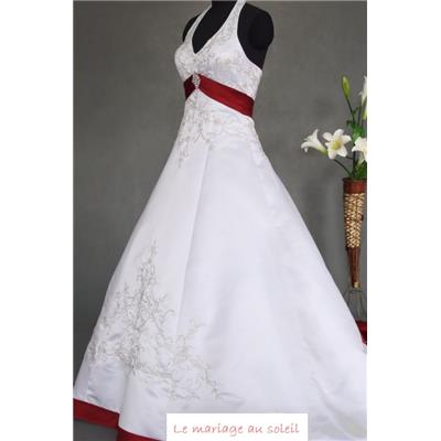 Promotion Robe de mariée Mérédith T 38 et 42  blanche et bordeaux avec traîne